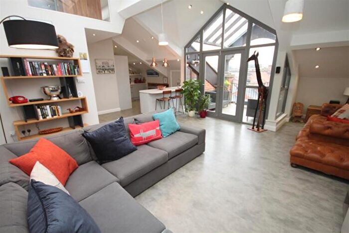 2 Bedroom Apartment To Rent In Middle Warehouse, Castle Quay Manchester, M15