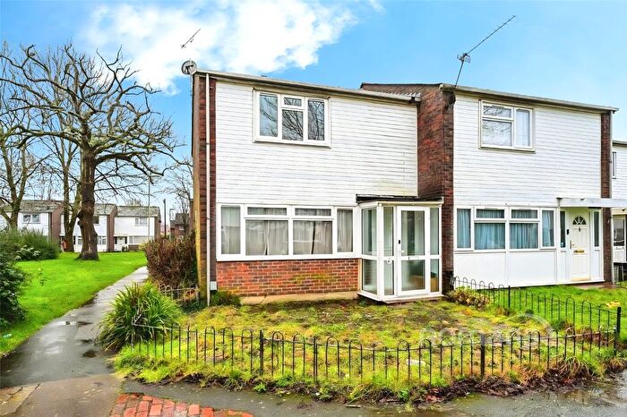 2 Bedroom End Of Terrace House To Rent In Carmarthen Close, Farnborough, GU14