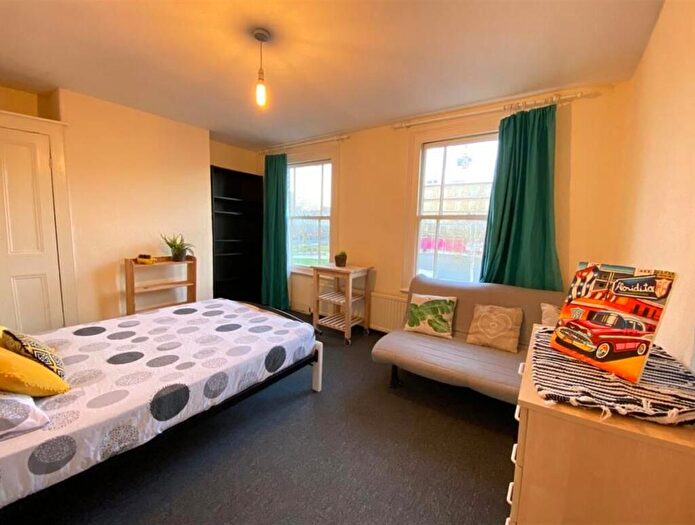 5 Bedroom Flat To Rent In Amersham Grove, SE14