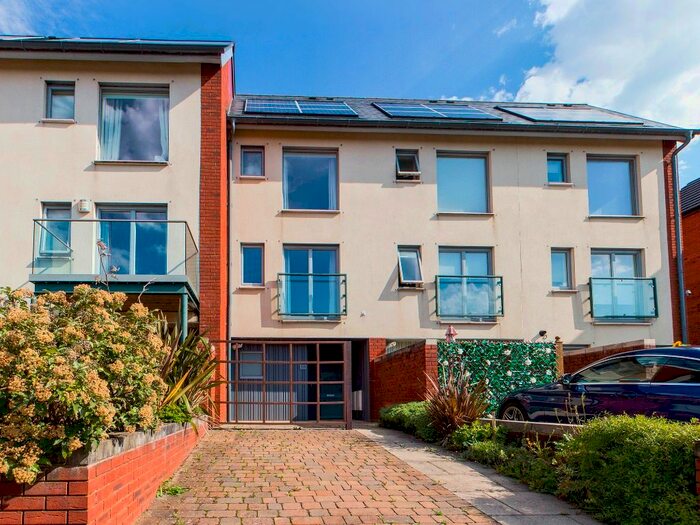 3 Bedroom Town House To Rent In Langdon Road, Mariners Walk, Swansea, SA1