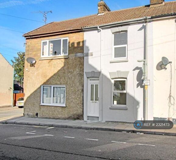 3 Bedroom Terraced House To Rent In Saunders Street, Gillingham, ME7