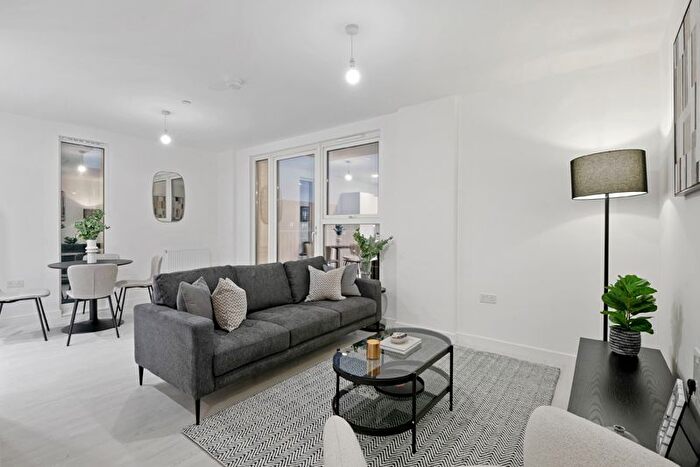 2 Bedroom Flat To Rent In Hendon Waterside, London, NW9