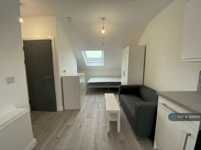 Studio To Rent In Woodville Road, Cardiff, CF24