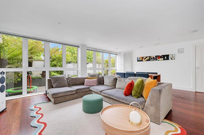 2 Bedroom Flat To Rent In Albert Street, Camden, NW1