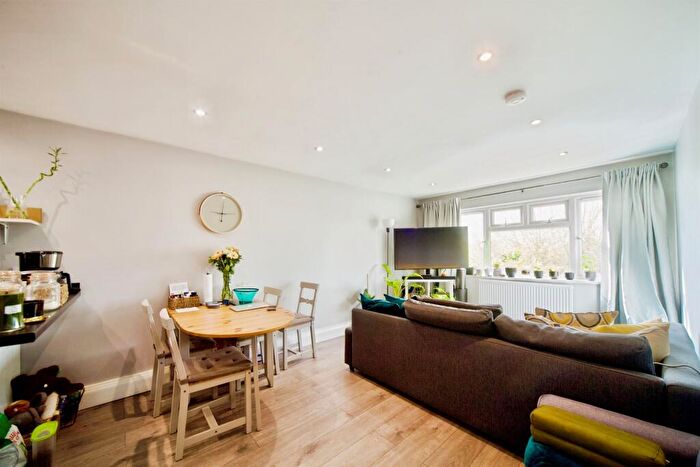 2 Bedroom Apartment For Sale In Rowan Drive, Broxbourne, EN10