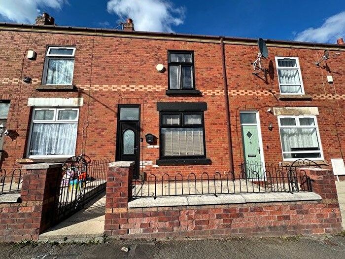 3 Bedroom Terraced House For Sale In Hennon Street, Halliwell, Bolton, BL1
