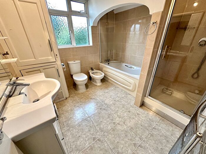 5 Bedroom Semi-Detached House To Rent In Fordbridge Road, Ashford, TW15
