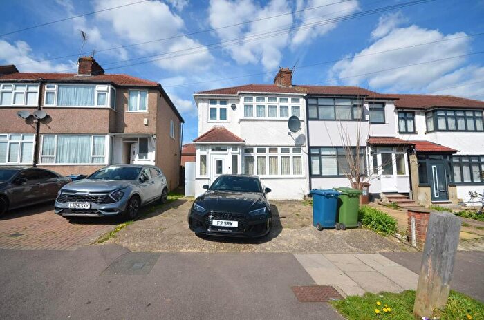 4 Bedroom Terraced House To Rent In Whistler Gardens, Edgware, HA8