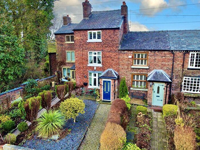 3 Bedroom Terraced House For Sale In Stockport Road, Gee Cross, SK14