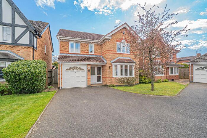 4 Bedroom Detached House For Sale In Greenfield Avenue, Balsall Common, CV7