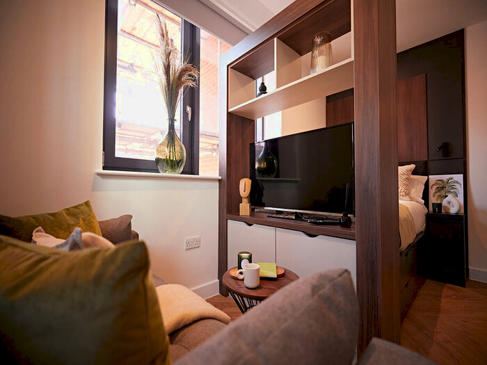 Apartment To Rent In Apt, Q Three Residence #, LS1