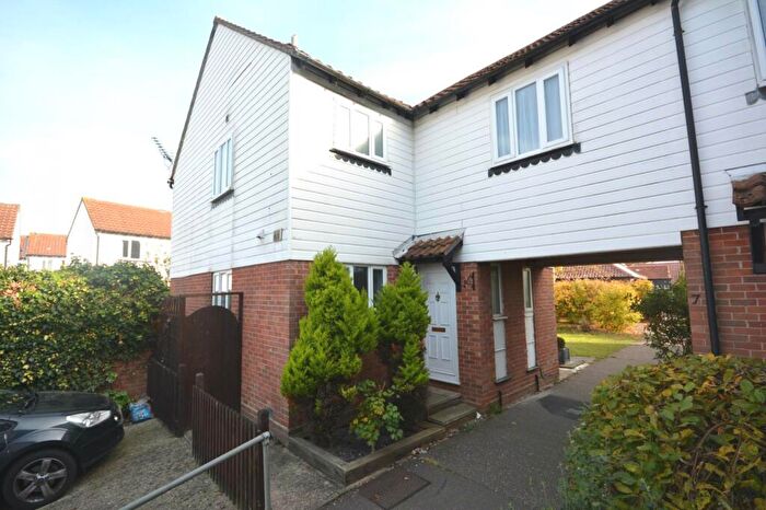 2 Bedroom Flat To Rent In Blake Court, South Woodham Ferrers, CM3