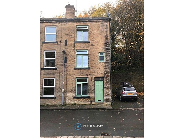 2 Bedroom End Of Terrace House To Rent In Ireland Street, Bingley, BD16