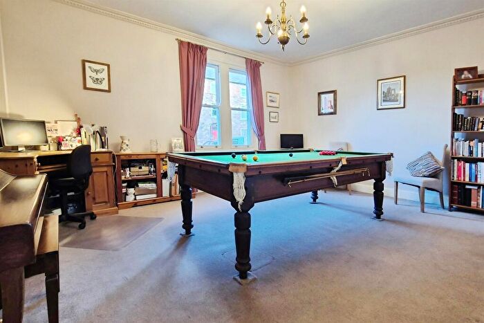 4 Bedroom Link Detached House For Sale In East Street, Crowland, Peterborough, PE6