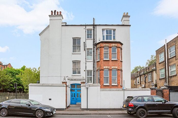 2 Bedroom Flat To Rent In Peterborough Villas, Sands End, SW6