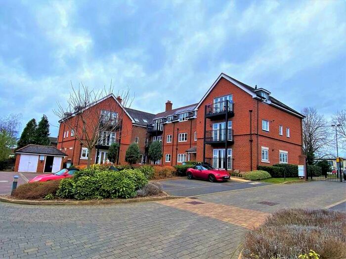 2 Bedroom Apartment To Rent In Findlay Mews, Marlow, SL7