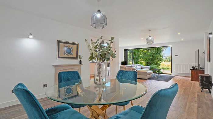 5 Bedroom Detached House For Sale In Main Street, Walton-on-Trent, DE12