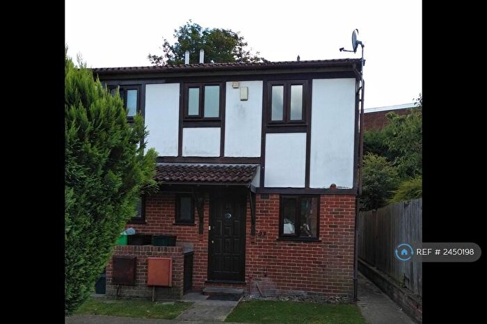 2 Bedroom End Of Terrace House To Rent In Luscombe Court, Bromley, BR2