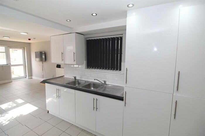 6 Bedroom House To Rent In Merthyr Street, Cathays, Cardiff, CF24