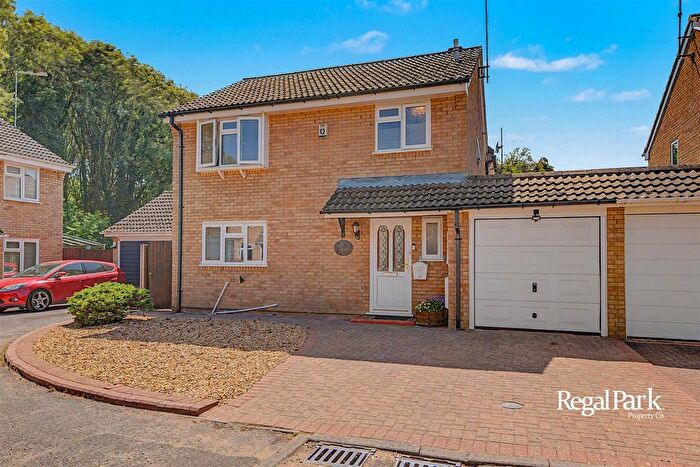 4 Bedroom Link Detached House For Sale In Stokesay Court, Longthorpe, Peterborough, PE3