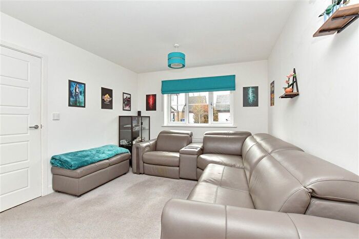 3 Bedroom Link Detached House For Sale In Haffenden Avenue, Sittingbourne, Kent, ME10