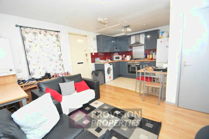 2 Bedroom Flat To Rent In Regent Terrace, Hyde Park, Leeds, LS6