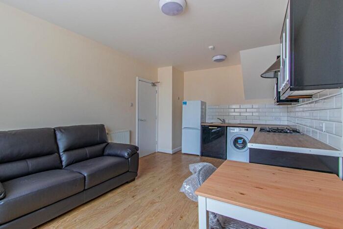 1 Bedroom Private Halls To Rent In Newport Road, Roath, CF24