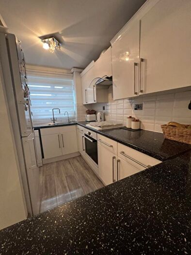 1 Bedroom Flat For Sale In Plowman Close, London, N18