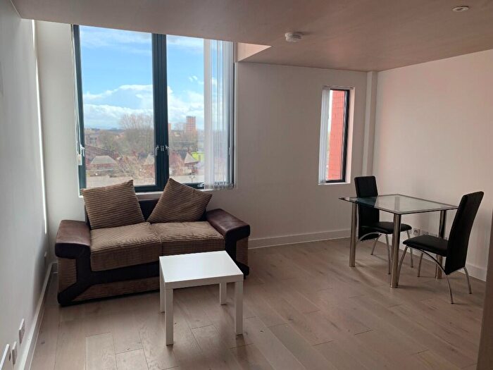 2 Bedroom Duplex To Rent In Spinners Way, Manchester, Greater Manchester, [aVE], M15