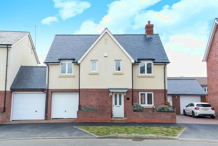 5 Bedroom Link Detached House To Rent In Paradise Orchard, Aylesbury, HP18