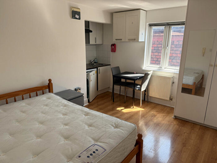 Studio To Rent In London, NW11