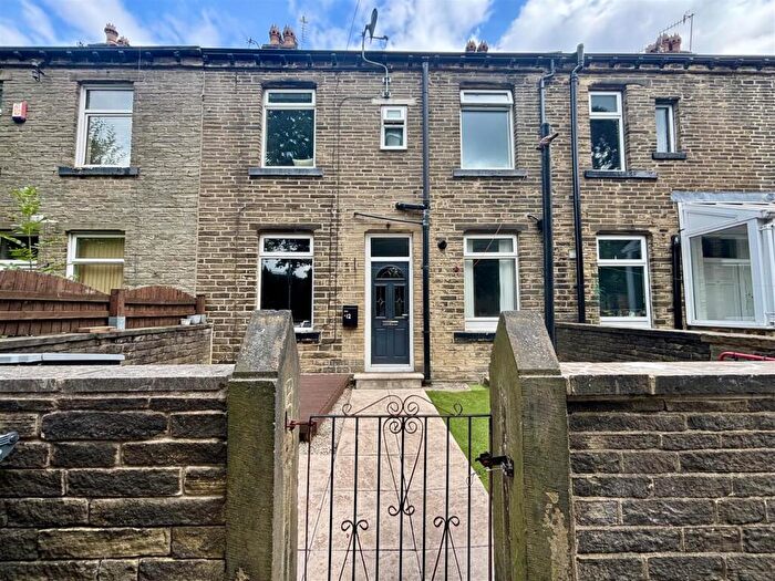 2 Bedroom Terraced House For Sale In Pastureside Terrace West, Clayton, Bradford, BD14
