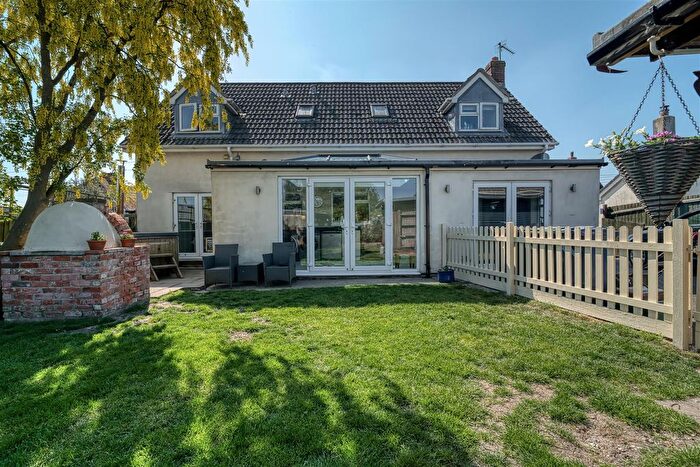 5 Bedroom Chalet For Sale In Back Street, East Stour, Gillingham, SP8