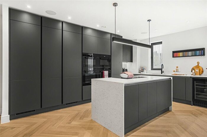 3 Bedroom Apartment For Sale In The Exchange, Parabola Road, Cheltenham, Gloucestershire, GL50