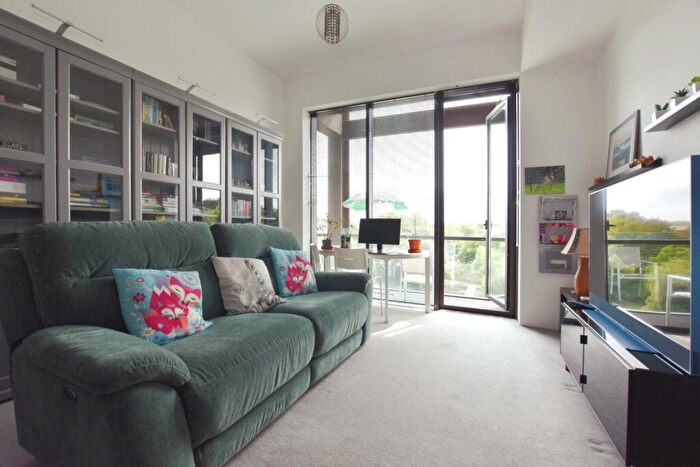 1 Bedroom Apartment For Sale In Lake Shore Drive, Bristol, BS13