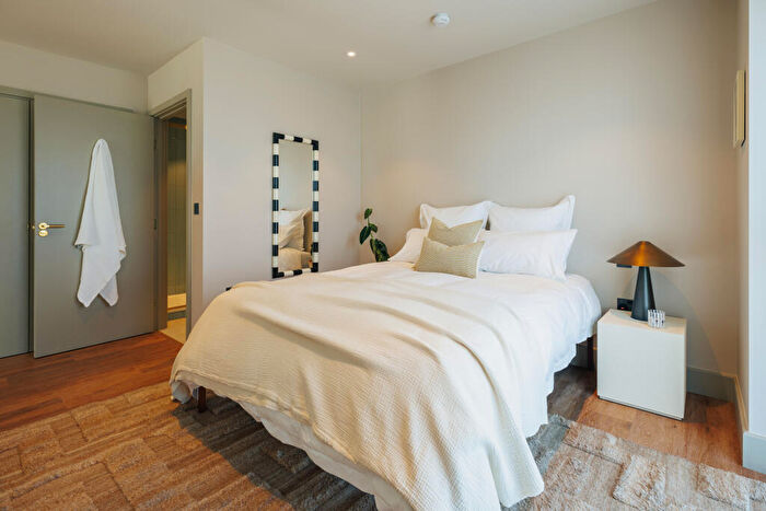 3 Bedroom Flat To Rent In The Draper, Duxford Tower, Colindale, NW9