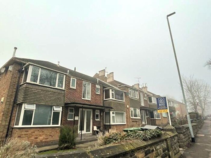 2 Bedroom Flat For Sale In Whinbrook Court, King Lane, Leeds, LS17