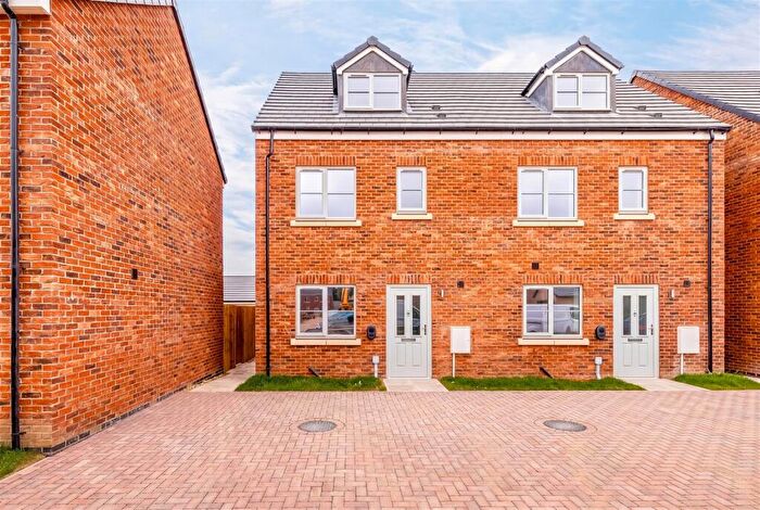 3 Bedroom Town House To Rent In Holyrood Drive, Long Sutton, PE12