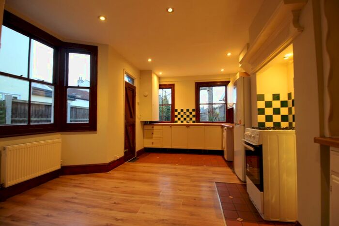 3 Bedroom Semi-Detached House To Rent In Hatherley Road, Walthamstow, London E17