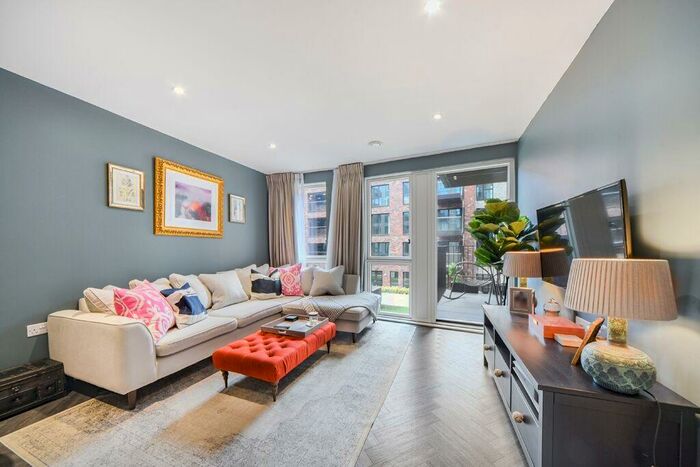 2 Bedroom Flat To Rent In Highland Street London, E15