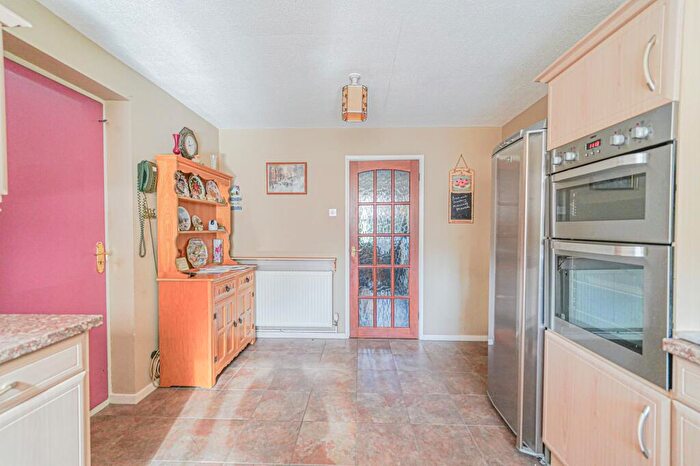 4 Bedroom Detached House For Sale In Trehern Close, Knowle, B93