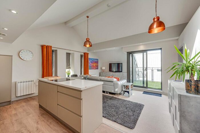 2 Bedroom Flat For Sale In Woodseats Road, Sheffield, S8