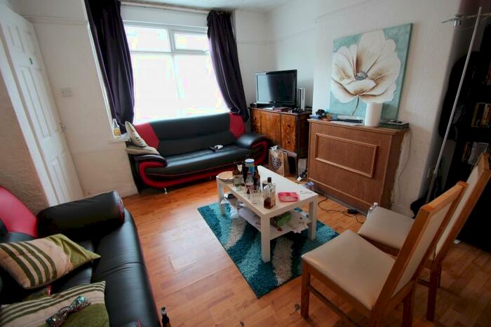 3 Bedroom Terraced House To Rent In Park View Avenue, Burley, Leeds, LS4