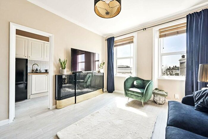 1 Bedroom Flat To Rent In Barons Court Road, Barons Court, W14