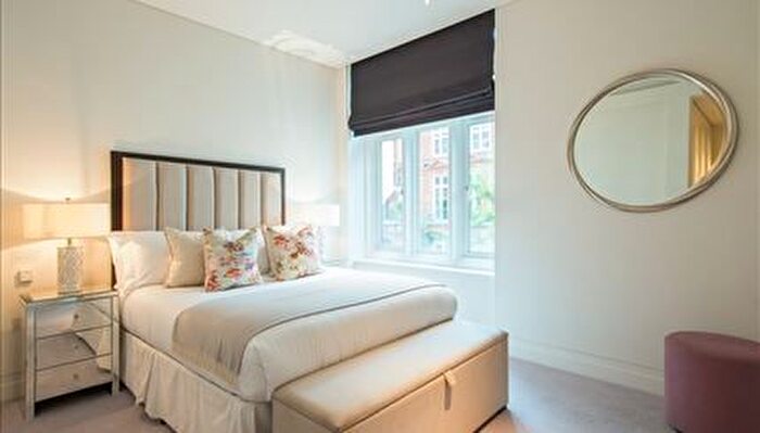 1 Bedroom Flat To Rent In Green Street, W1K