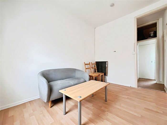 1 Bedroom Flat To Rent In Brackenbury Road, London, W6