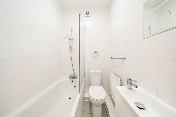 1 Bedroom Flat To Rent In Gleneldon Road, London, SW16
