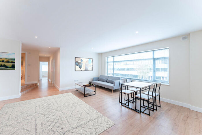 3 Bedroom Flat To Rent In Tavistock House, Tavistock Street, Bletchley, Milton Keynes, MK2