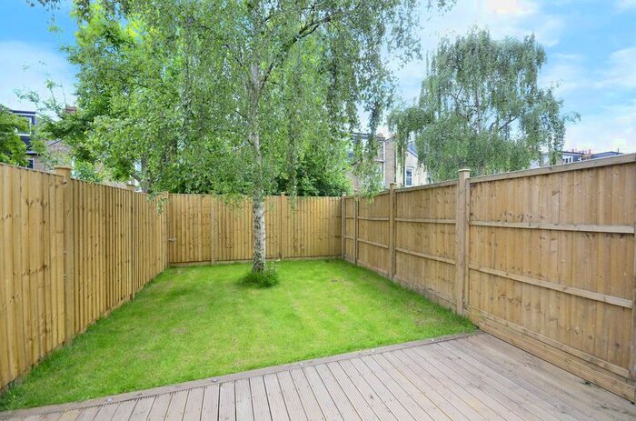 2 Bedroom Flat To Rent In Plough Lane, Summerstown, London, SW19