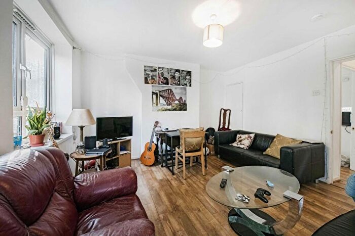3 Bedroom Flat To Rent In Goldsmith Road, Peckham, SE15